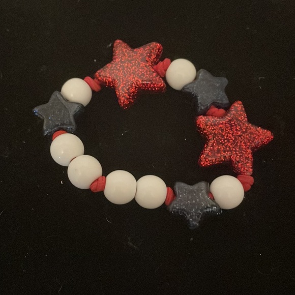 6” red white & blue beaded stackable stretch bracelet w/19 round & star beads - Picture 2 of 10